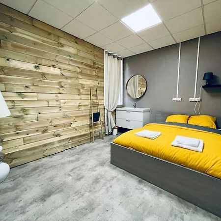 ורדון-סור-מוס Le Cocon De Sasha - Hyper Centre - Full Climatisation - Proche Gare - 1 Chambre - Canape Convertible - Gere Par Presta-Zen'Services מראה חיצוני תמונה
